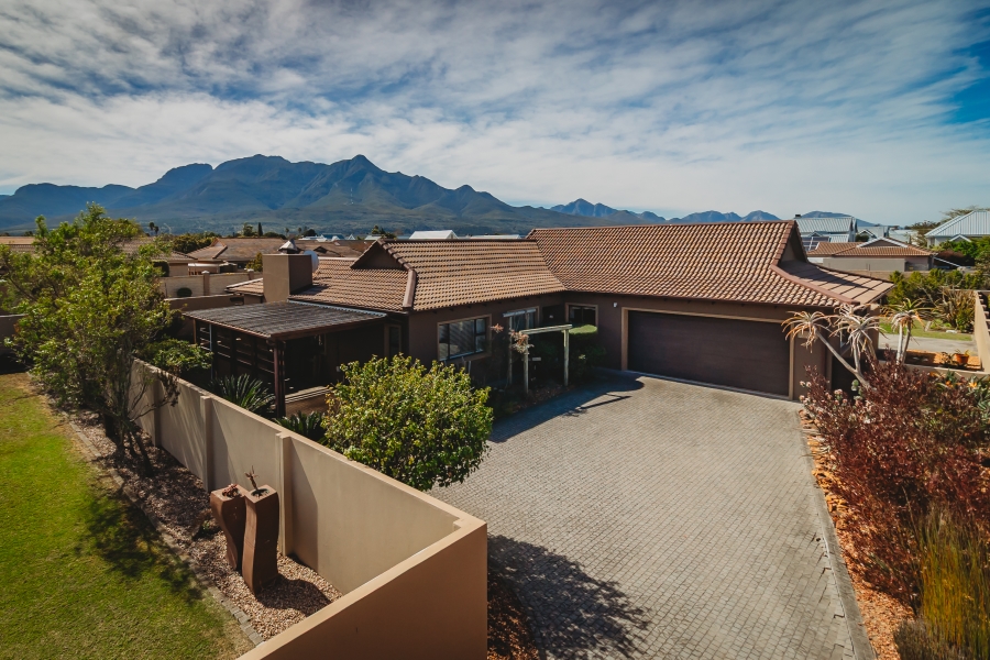 4 Bedroom Property for Sale in Earls Court Lifestyle Estate Western Cape